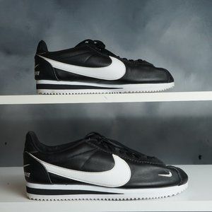 Auction Nike Sportswear Running Shoes